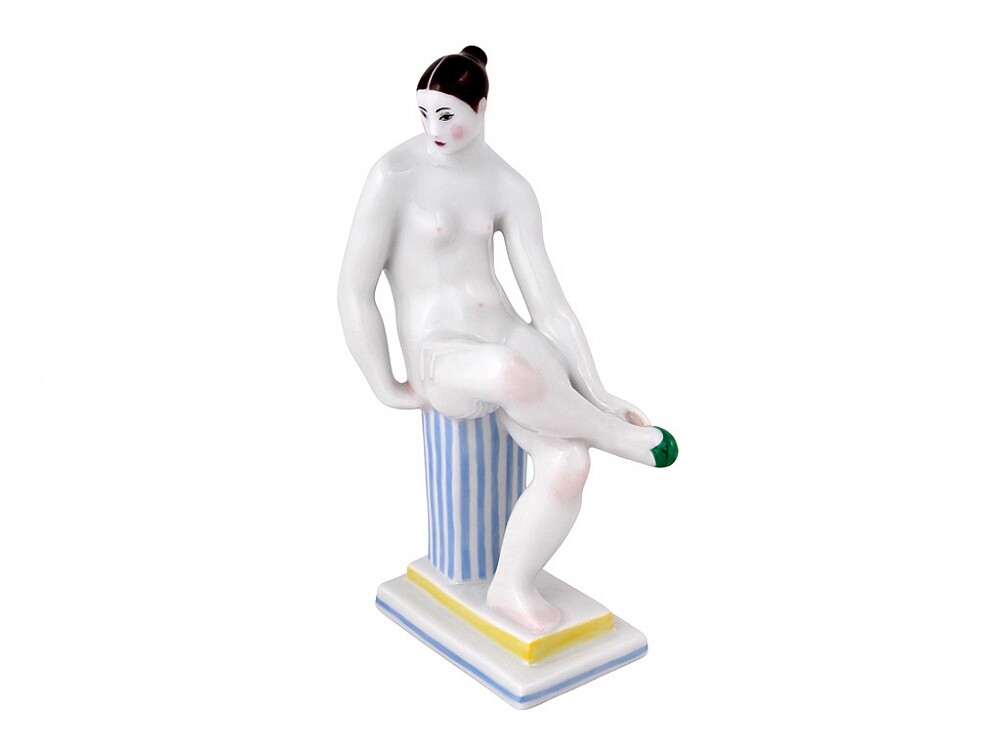 Высокохудожественная скульптура Женщина с туфлей